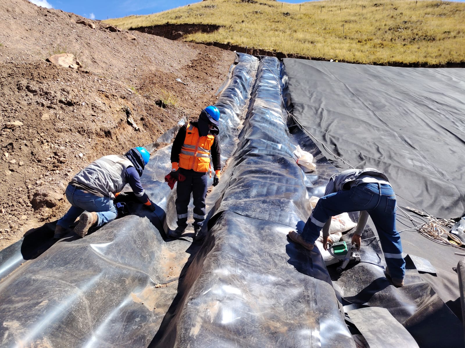 Instalación de Geomembrana HDPE